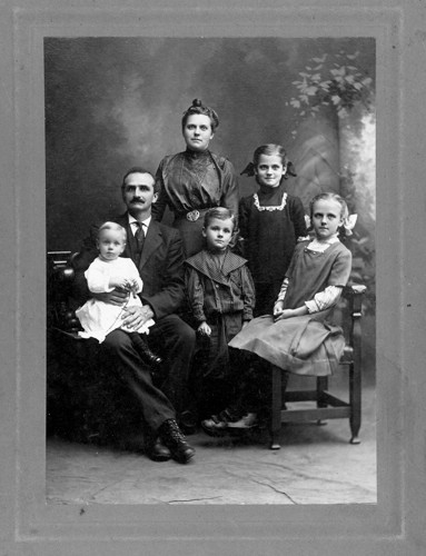 HowardLillianCarpenterAndChildren.jpg