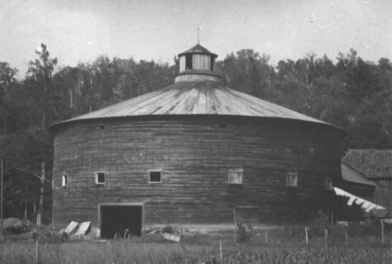 DWINELLROUNDBARNBURNED1947B.jpg