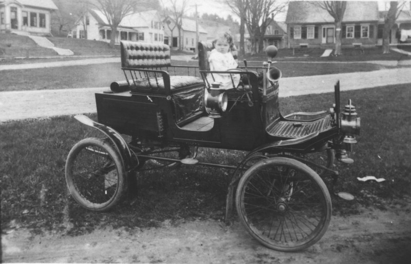 DorothyOrmsbeeInCar.jpg