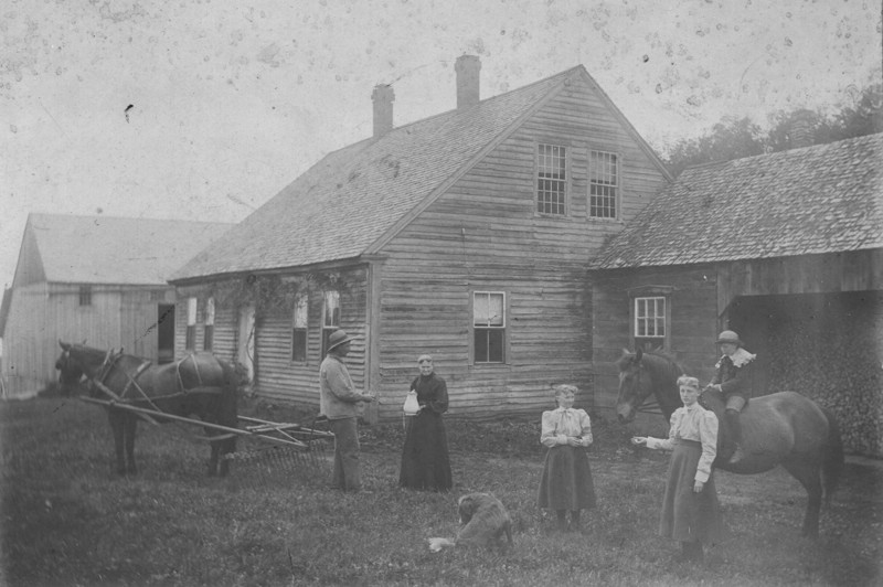 OLDBULLOCKHOUSEFAMILY.jpg