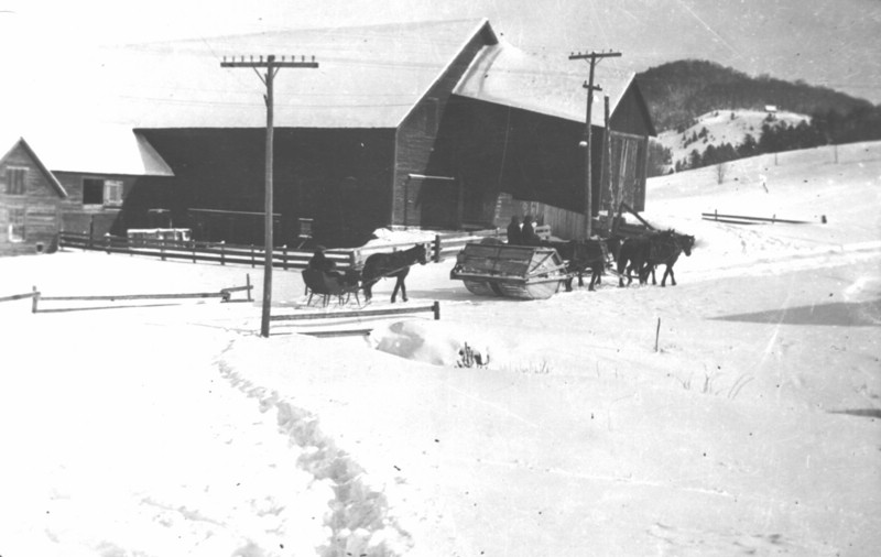 SNOWROLLERJOEMEARSBARN12FEB1921.jpg